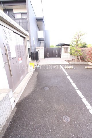 レオパレス花水木のエントランス