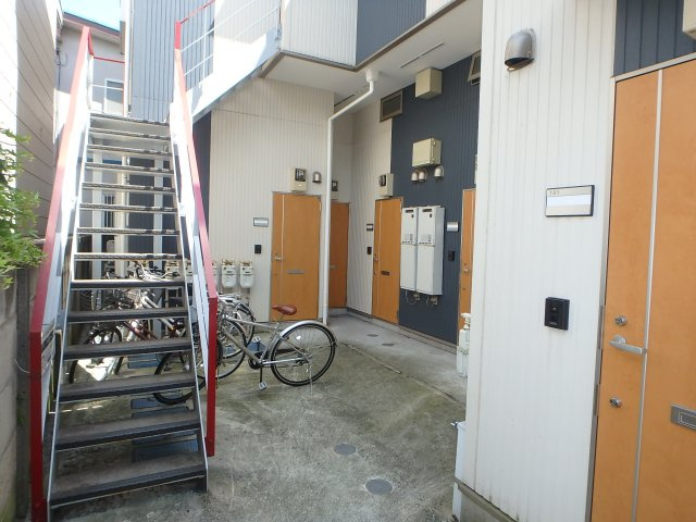 エアプレイス元住吉のエントランス