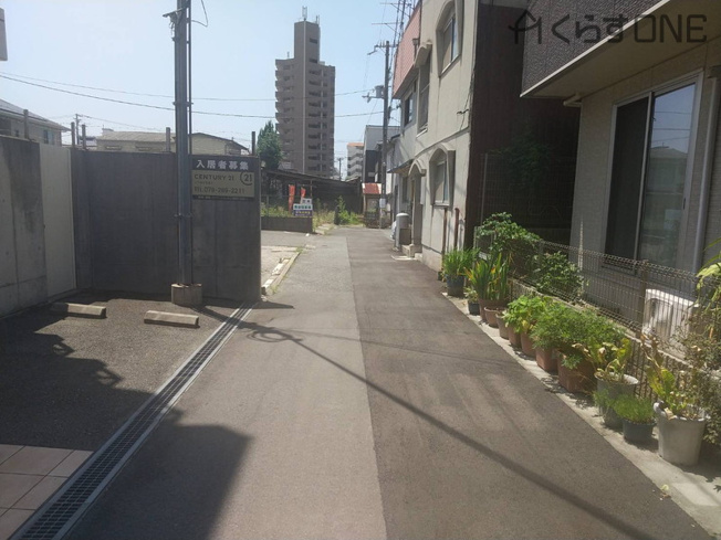 【前面道路含む現地写真】 | 姫路市南車崎1丁目／2区画