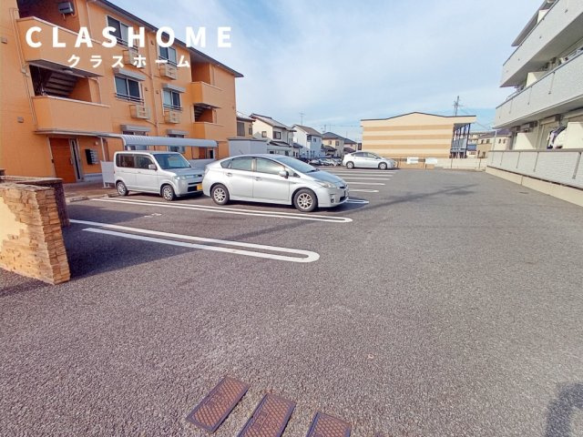 メゾン シュクレ　　 刈谷市近郊の賃貸はクラスホームの駐車場