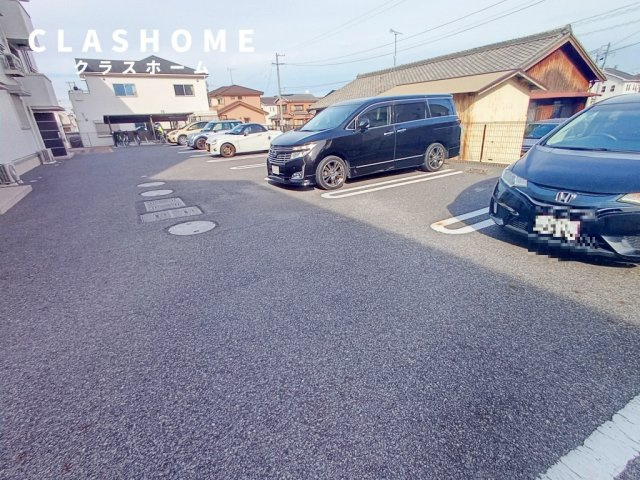 メゾン シュクレ　　 刈谷市近郊の賃貸はクラスホームの駐車場