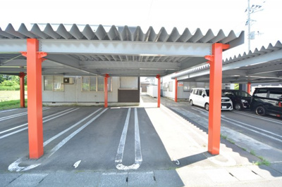 【駐車場】 | グランシティ青森 | 屋根付き。縦列