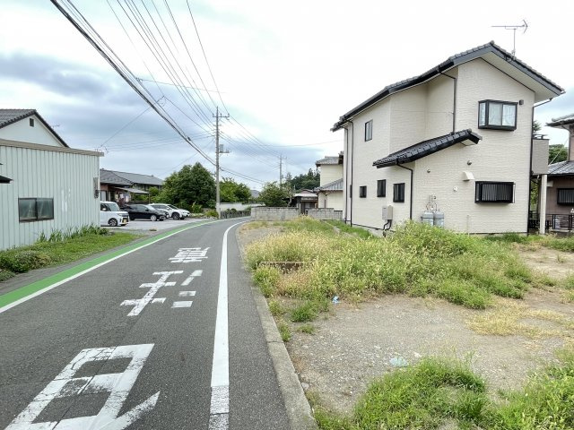 藤岡市本郷　中古の前面道路含む現地写真|前面道路含む現地写真です