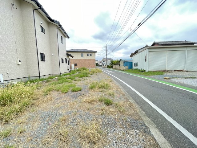 藤岡市本郷　中古の前面道路含む現地写真|前面道路含む現地写真です