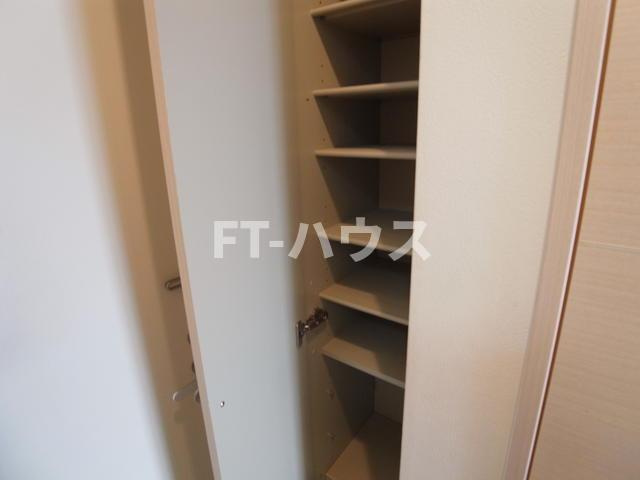 ブランドールヒルズ幕張４０２の収納|大容量シューズボックス