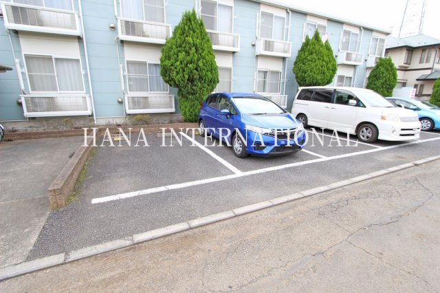 レオパレスリリオンの駐車場