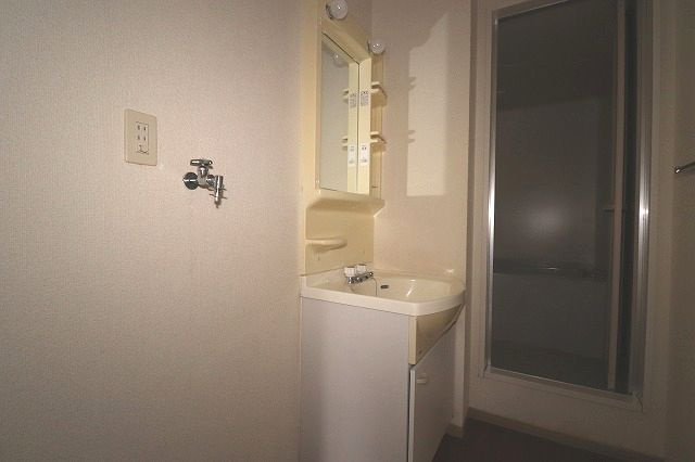 セジュールOKの洗面所|明るい洗面所です