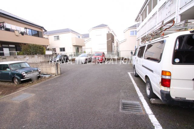 レオパレスシーナの駐車場