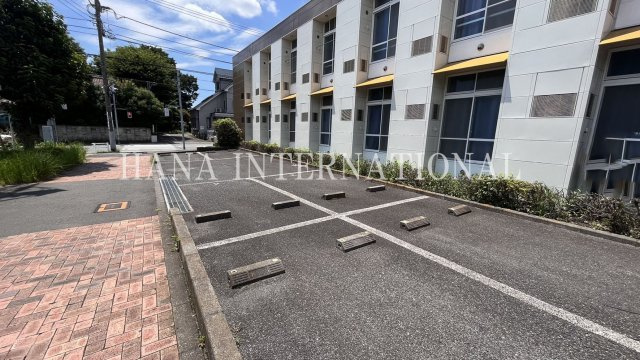 レオパレスヴィーブルの駐車場