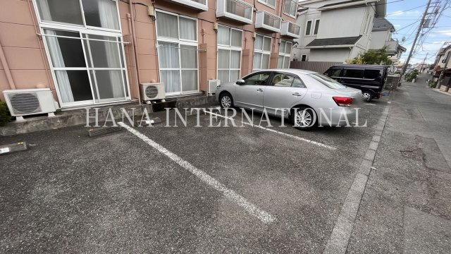 極の駐車場
