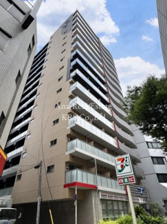 【外観】 | 一階部分にコンビニがあるスタイリッシュなマンションです！