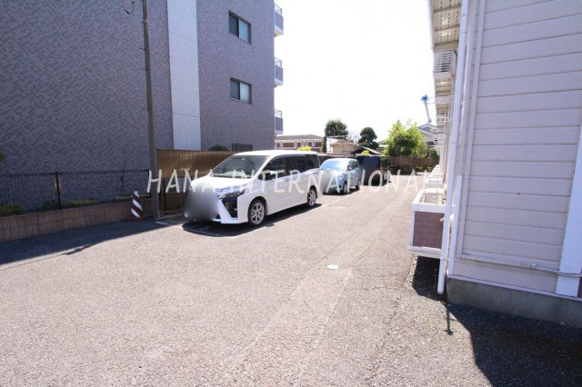 レオパレスプルニエの駐車場