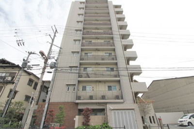 【外観】 | アークレジデンス梅田北 | ■RC造10階、総戸数59戸の管理体制良好なマンション。公園や小学校も近い緑豊かな住宅地