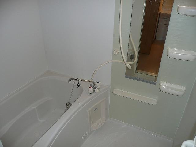 サンライト若松　Ⅰの浴室|日々の疲れを癒すお風呂付です