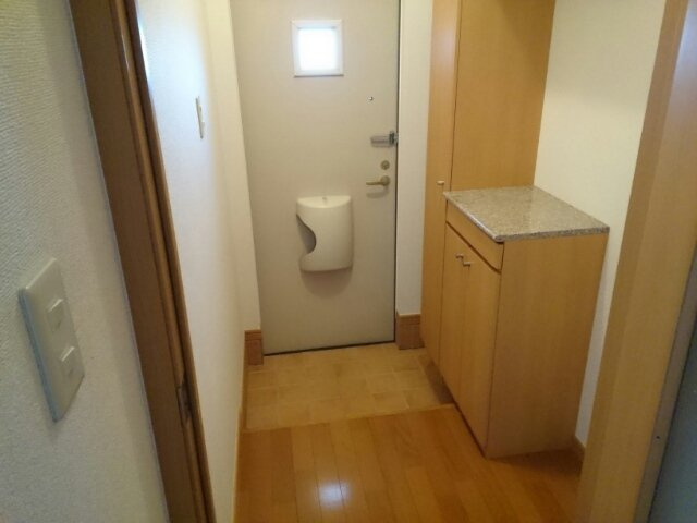 【玄関】 | サンライト若松　Ⅰ | シンプルで使いやすい玄関です