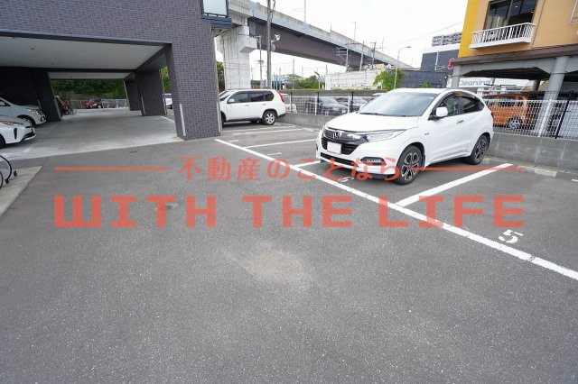 ルーチェ久留米駅前【10,000円キャッシュバック対象物件】の駐車場|駐車場があるので、車を買う予定の方も安心です