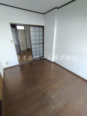 【居間・リビング】 | コスモハイツデューン | 別部屋写真です。