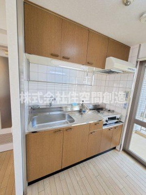 【キッチン】 | ロイヤルスプリングス | ガスコンロでお料理も便利。