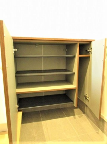 ソレイユコートのその他|玄関：収納