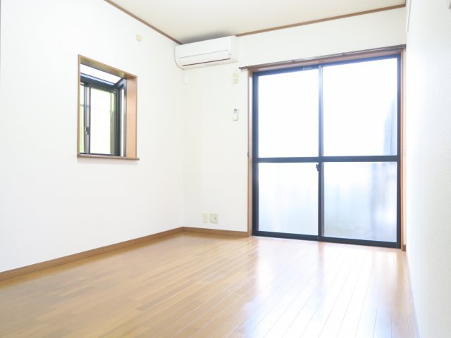 イオチハイツ5号棟の洋室
