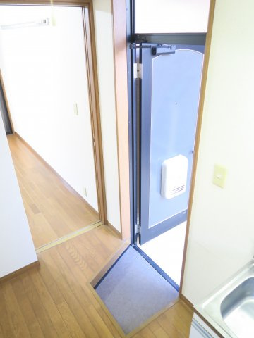 イオチハイツ5号棟の玄関