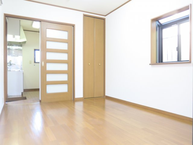 イオチハイツ5号棟の居間・リビング