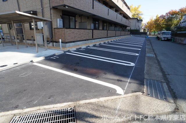 熊本市中央区菅原町のアパートの駐車場
