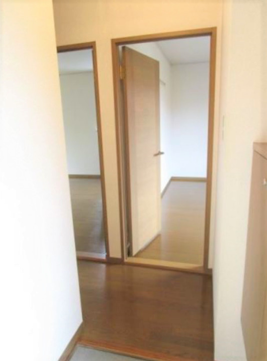 ファミーユシャトーのエントランス|建物の内部です