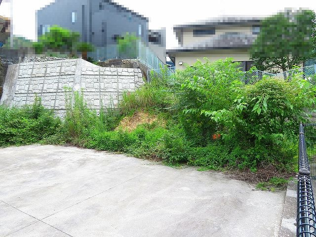 高知市 神田 売土地の外観|法面部分