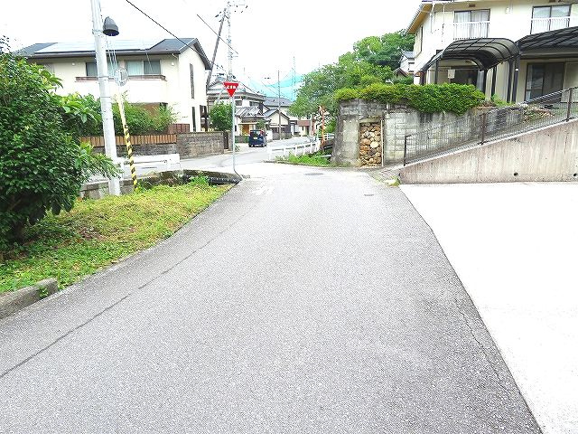 高知市 神田 売土地の前面道路含む現地写真