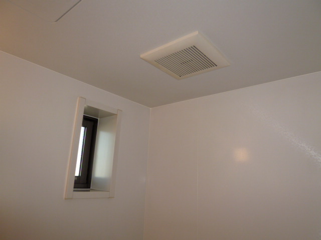 メゾンデラＷ　Ｃの浴室|浴室窓・換気扇