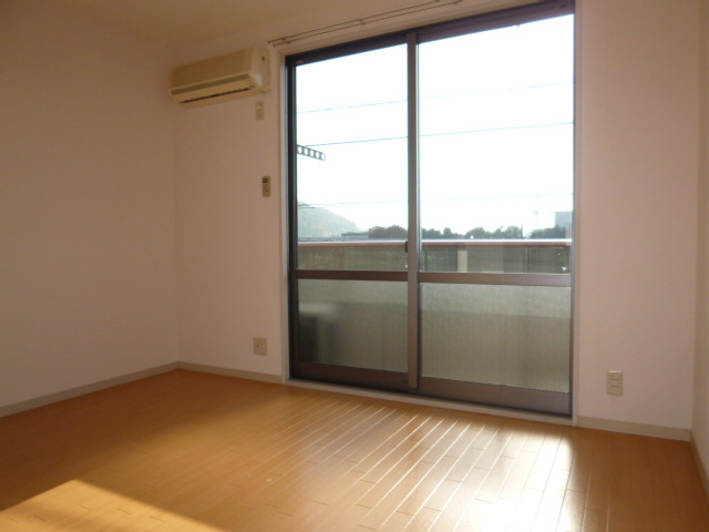 メゾンデラＷ　Ｃの居間・リビング|洋室