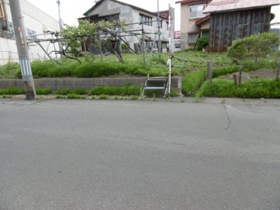 【前面道路含む現地写真】 | 黒石市北美町土地A | 前面道路含む現地写真です