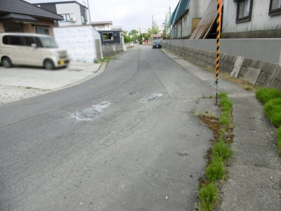 【前面道路含む現地写真】 | 黒石市北美町土地A | 前面道路含む現地写真です