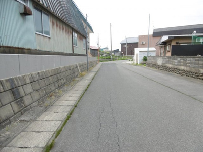 【前面道路含む現地写真】 | 黒石市北美町土地B | 前面道路含む現地写真です