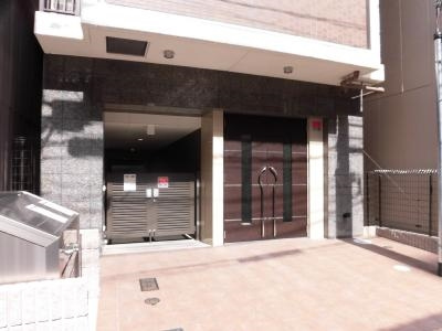 Artdevivre四条（アールドヴィーヴル四条）のエントランス