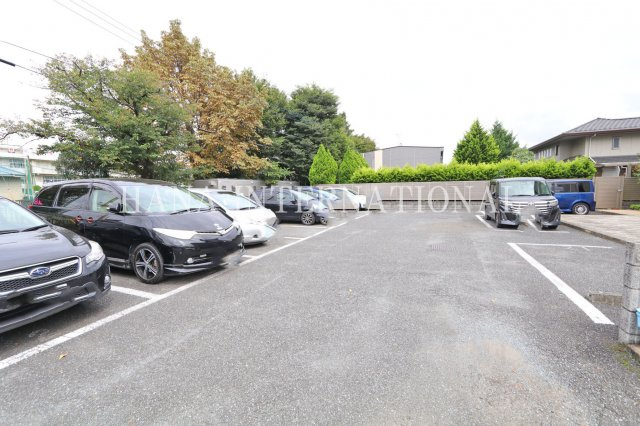 レオパレスグリーンサイトＡ棟の駐車場