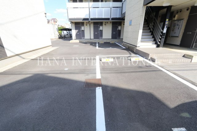 レオパレスレインボーステイツの駐車場