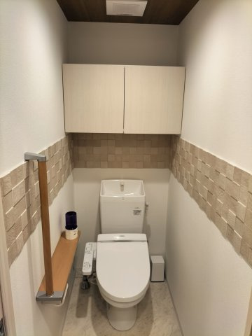 【トイレ】 | Ｄ－roomマロン　貸事務所 | 落ち着いた色調のトイレです