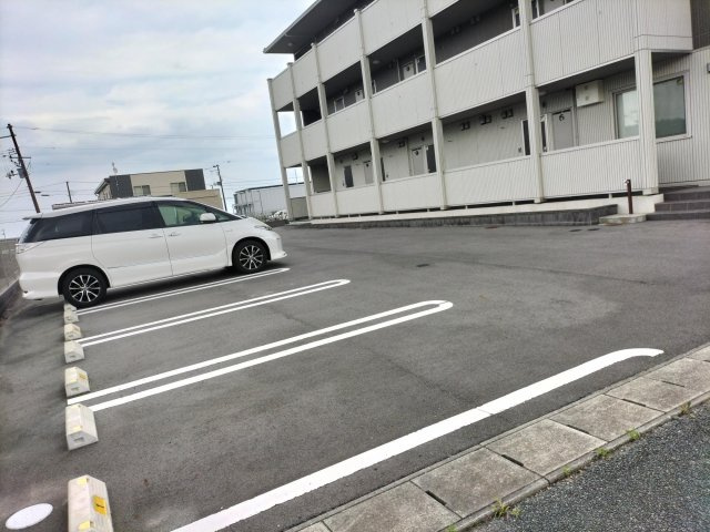 Ｄ－roomマロン　貸事務所の駐車場|駐車場完備です