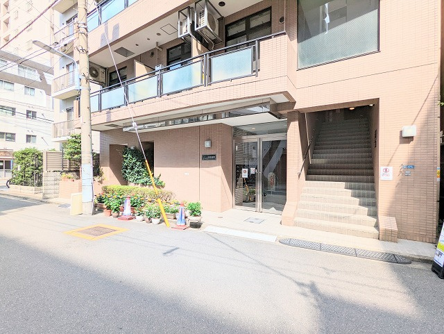 リーラ仲御徒町のエントランス