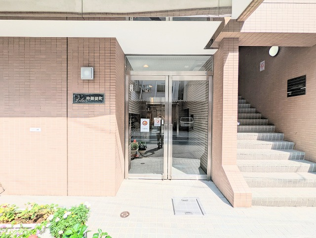 リーラ仲御徒町のエントランス
