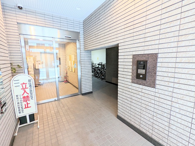 リーラ仲御徒町のエントランス