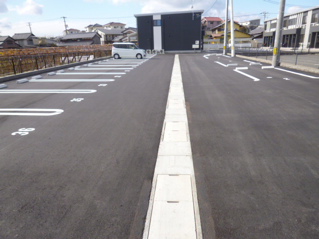 カーサ・フェリーチェⅡの駐車場