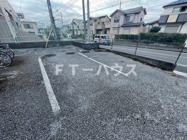 グランデ藤崎の駐車場