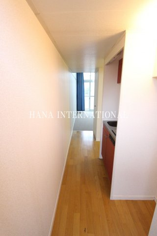 レオパレスグランドゥールの玄関