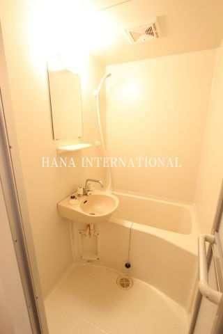 レオパレスグランドゥールの浴室