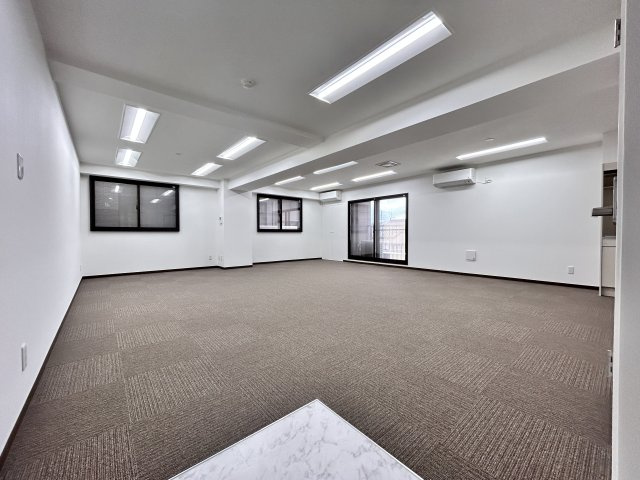 ソレーユ・Kの内装|出入口から見た内装