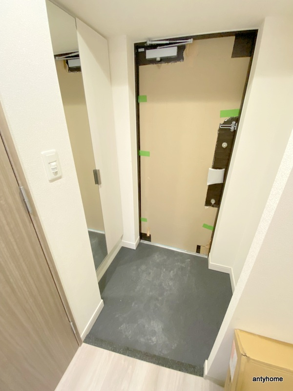 プレサンス大国町アドロッソ　仲介手数料無料の玄関