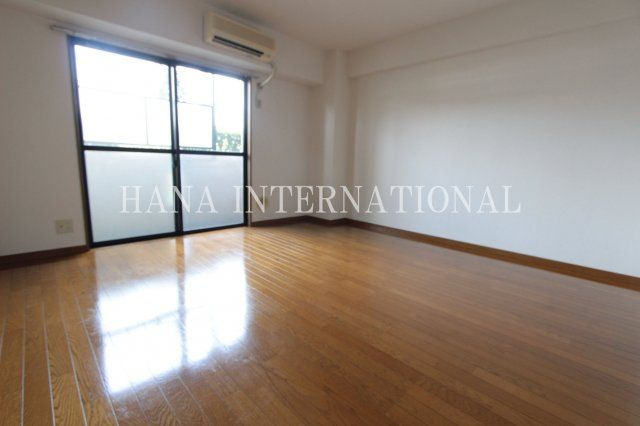 プラネットの洋室